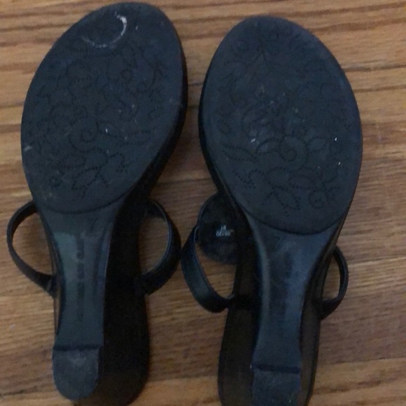 Shoes - Picture 4 of 4